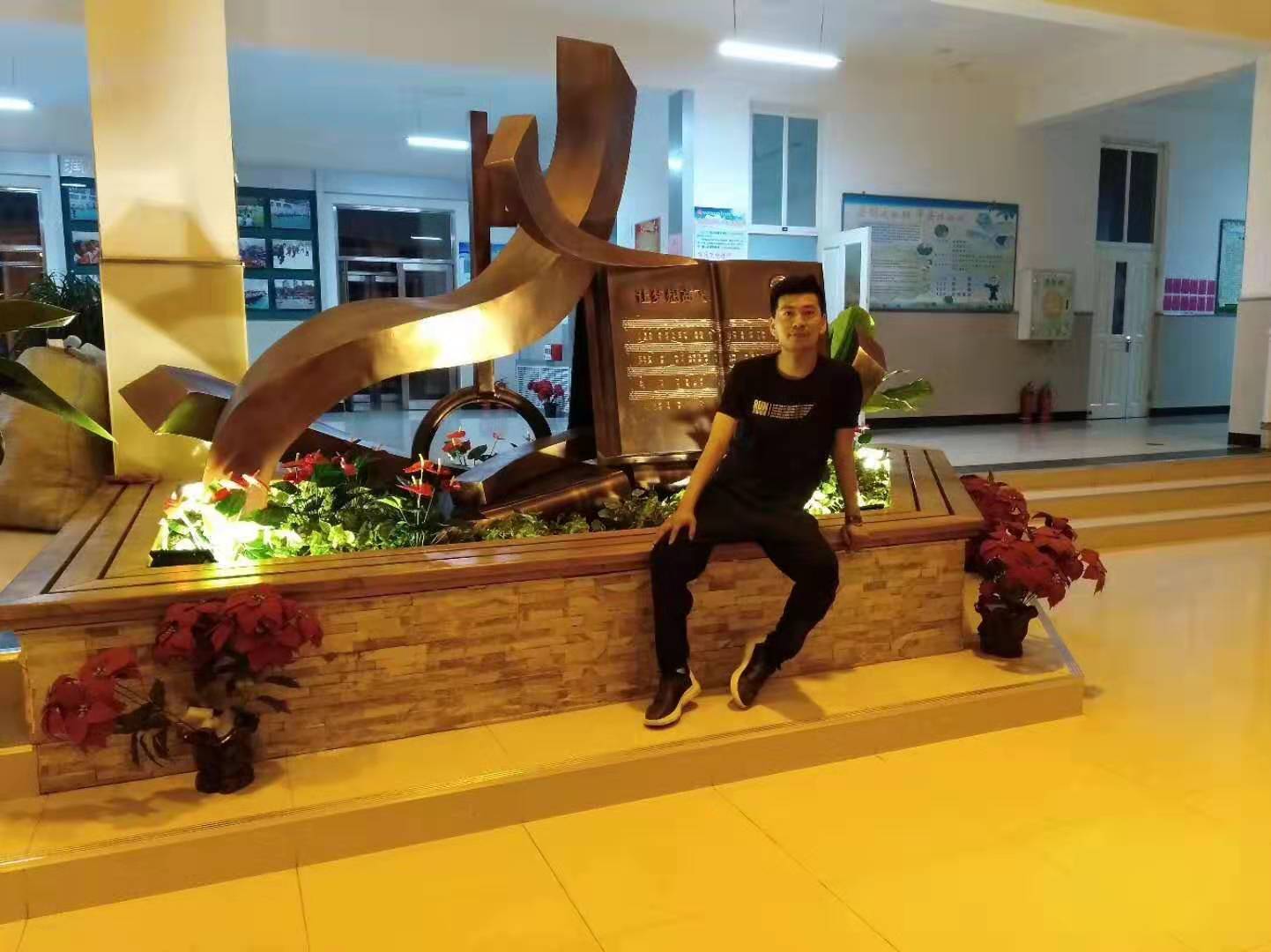 哈尔滨市第七中学主题雕塑4